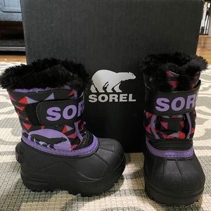 Toddler Sorel Snow Commander boot size 4